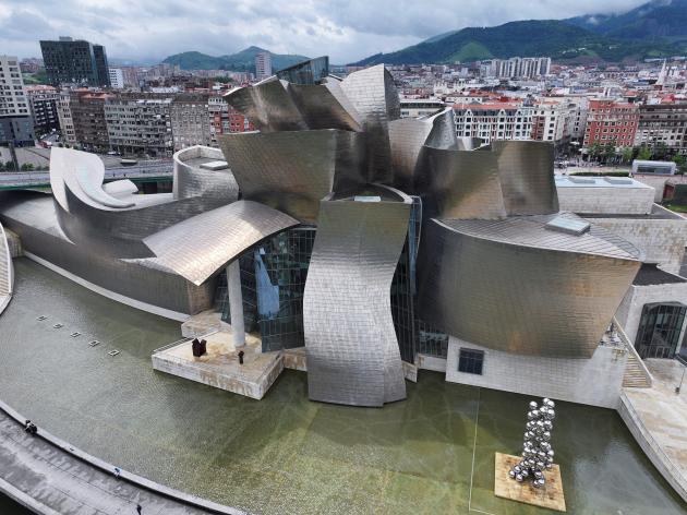 Architect Frank Gehry, known for his signature steel style, dies at 96